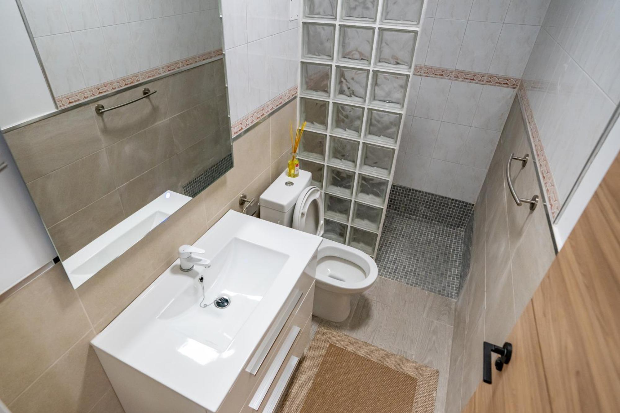 Casa Julio - Alcala Complete Coastal Retreat - Entire Apartment - 3 Min Walk From The Ocean - Shared Entrance With Host Alcalá de Henares Exterior foto