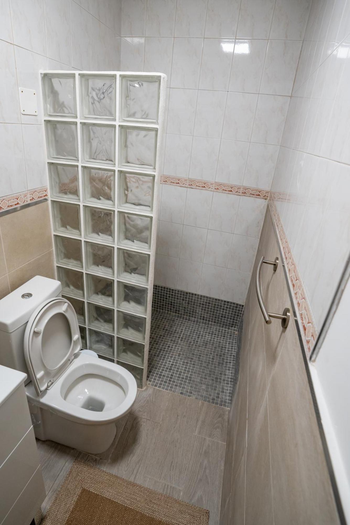 Casa Julio - Alcala Complete Coastal Retreat - Entire Apartment - 3 Min Walk From The Ocean - Shared Entrance With Host Alcalá de Henares Exterior foto