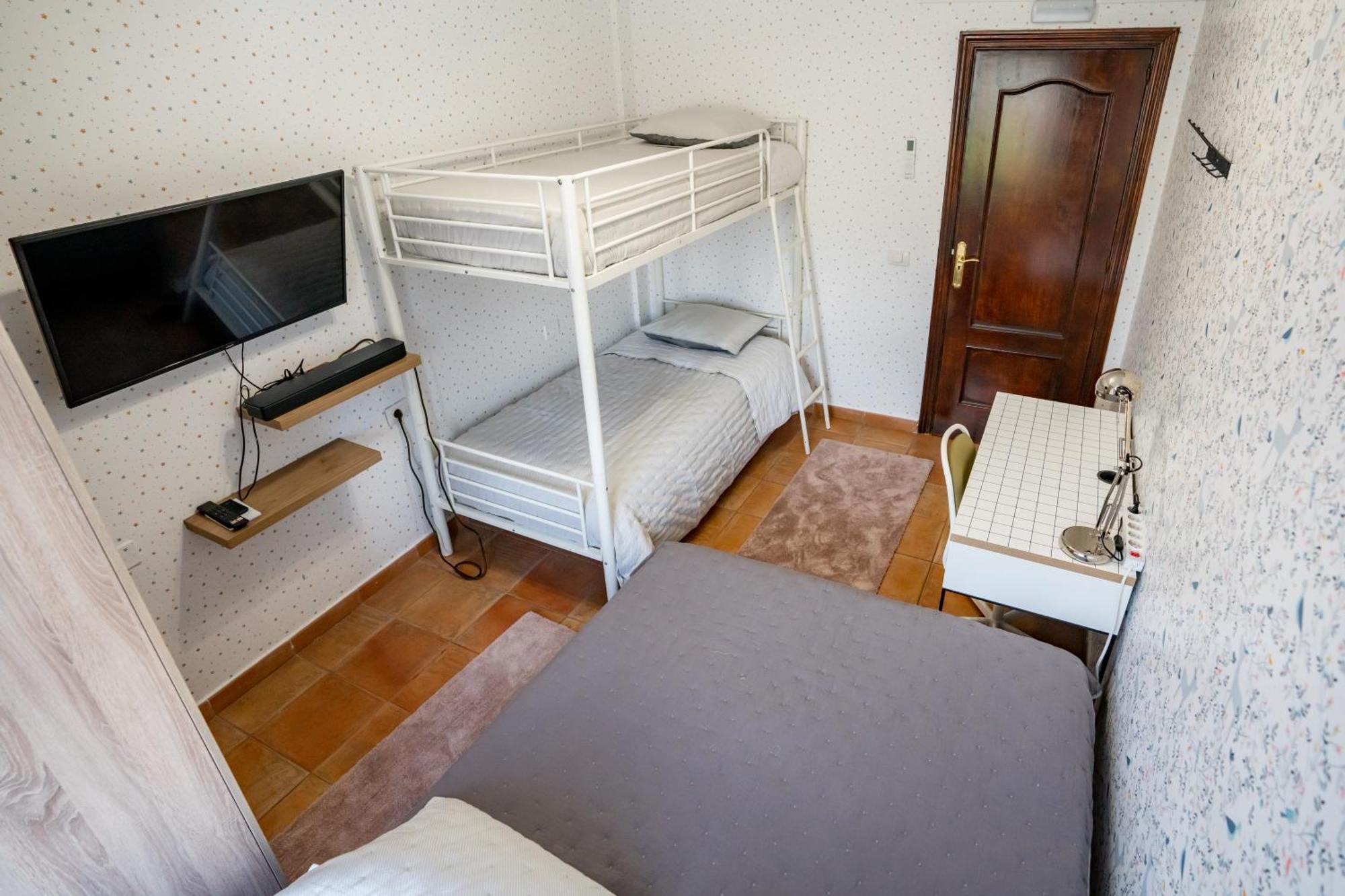 Casa Julio - Alcala Complete Coastal Retreat - Entire Apartment - 3 Min Walk From The Ocean - Shared Entrance With Host Alcalá de Henares Exterior foto